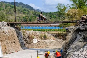 Pembangunan Jembatan Klanthong Tembono-Peniron Dimulai, Sediakan Jembatan Darurat untuk Roda Dua