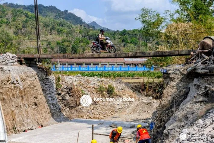 Pembangunan Jembatan Klanthong Tembono-Peniron Dimulai, Sediakan Jembatan Darurat untuk Roda Dua