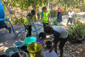 Warga Kalisono Kebumen Sambut Gembira Bantuan 10.000 Liter Air Bersih