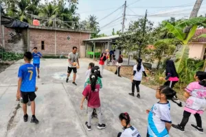 Anak-Anak Asyik Main Gadget? Warga Sidoagung Sruweng Punya Cara Unik Lewat Sepak Takraw