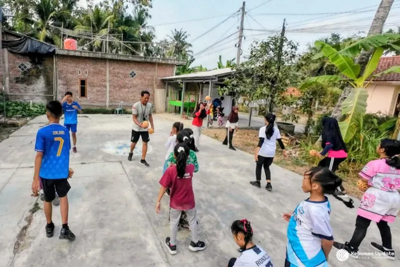Anak-Anak Asyik Main Gadget? Warga Sidoagung Sruweng Punya Cara Unik Lewat Sepak Takraw