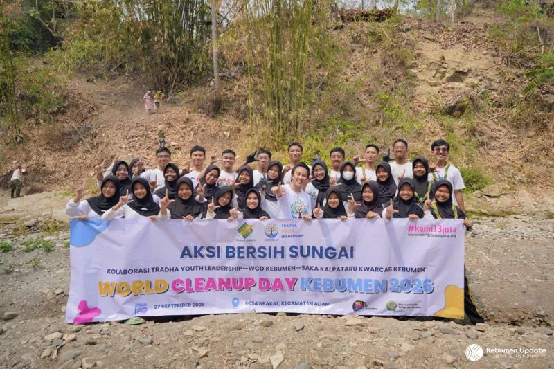 Tradha Foundation Adakan Bersih-Bersih Sampah Bersama 300 Anak Muda