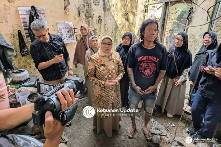 Gandeng Muslimah Bergerak, Bupati Kebumen Tinjau Perbaikan Rumah Warga Petanahan