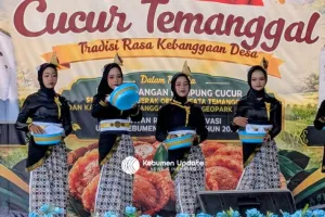 Mengangkat Kue Cucur Jadi Lokomotif Desa Wisata Temanggal