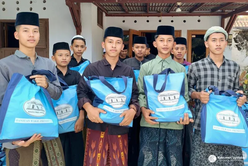 Bantu Kebutuhan Santri Kebumen, Wapres Gibran Kirim 300 Paket Sembako ke PP Al Hidayah Wonoyoso