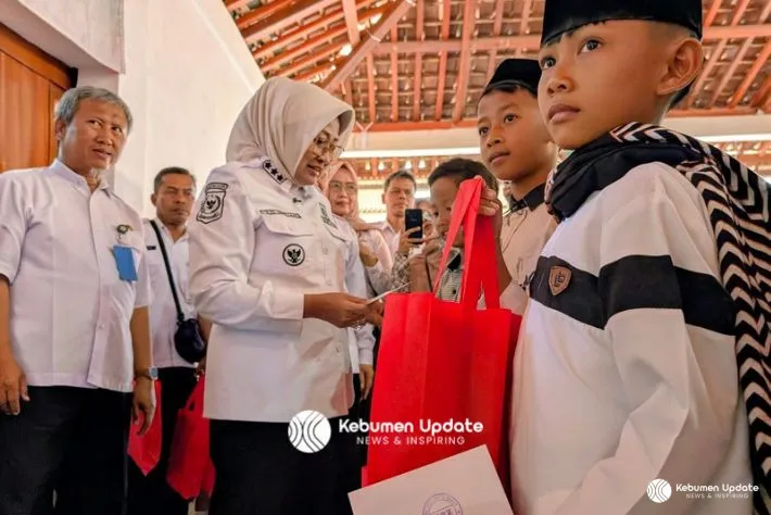 Tanggapi Keluhan Warga Desa Kalijering, Bupati Kebumen Pastikan Akses Jalan Segera Dibeton