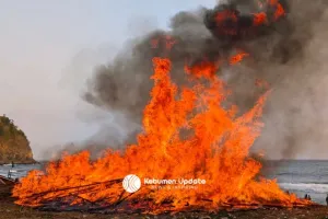 Potret Ritual Sedekah Laut Nelayan TPI Pasir Kebumen